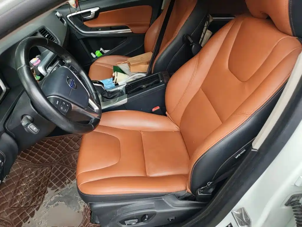 صورة 16 - Volvo S60