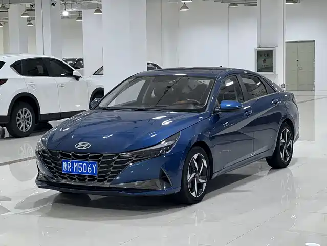 HYUNDAI ELANTRA