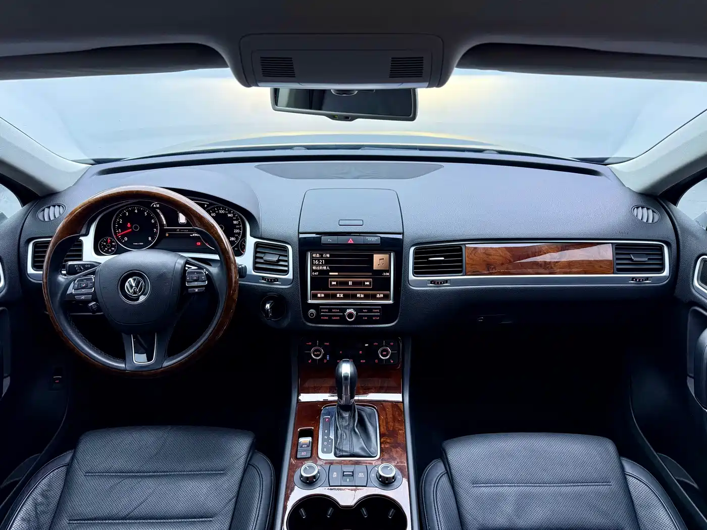 Volkswagen Touareg 2011 3.0TSI Premium фото 9