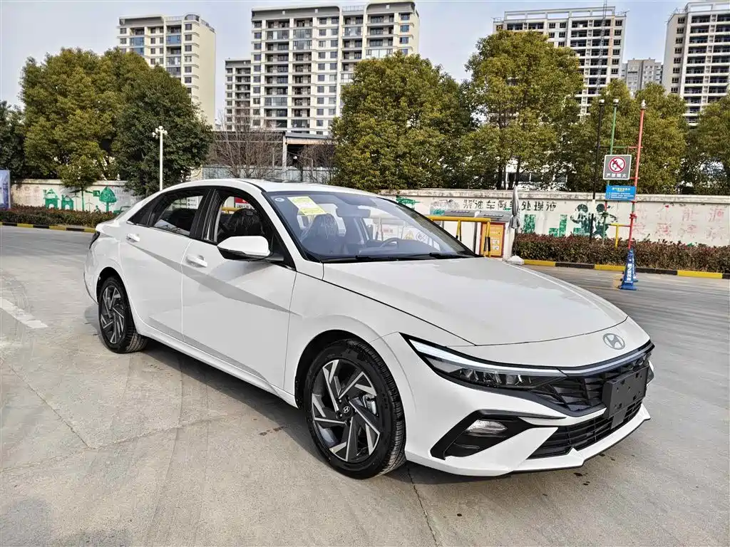 HYUNDAI ELANTRA