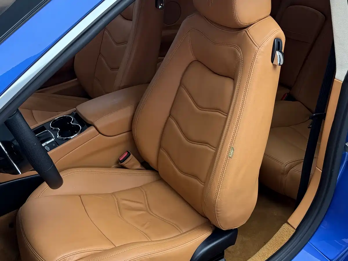 Maserati GranTurismo 2015 2007 4.2L Standard