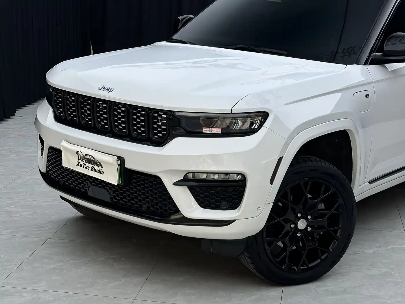 JEEP GRAND CHEROKEE 4XE (IMPORTED)