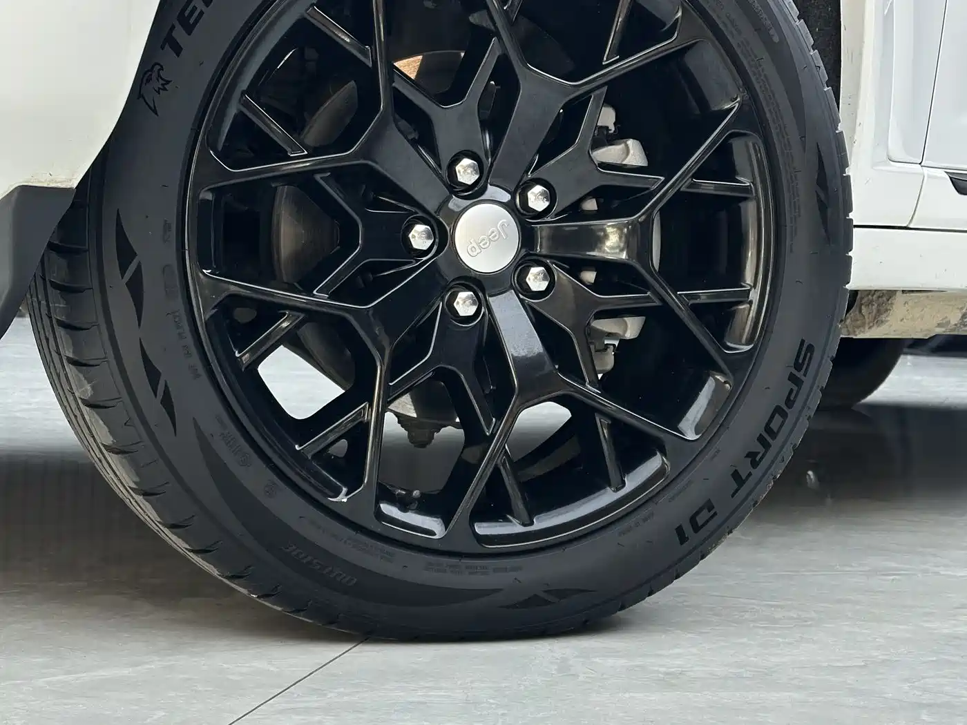 JEEP GRAND CHEROKEE 4XE (IMPORTED)