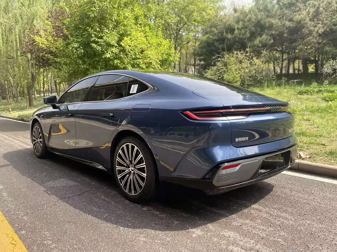 Geely Galaxy Galaxy Xingyao 8 2025 130km EM-P Starship Edition фото 5