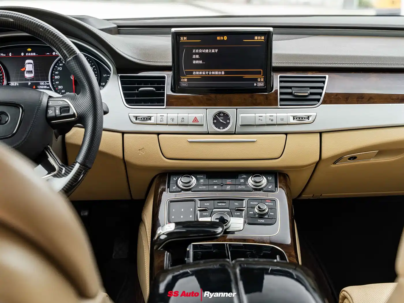 Photo 17 - Audi A8