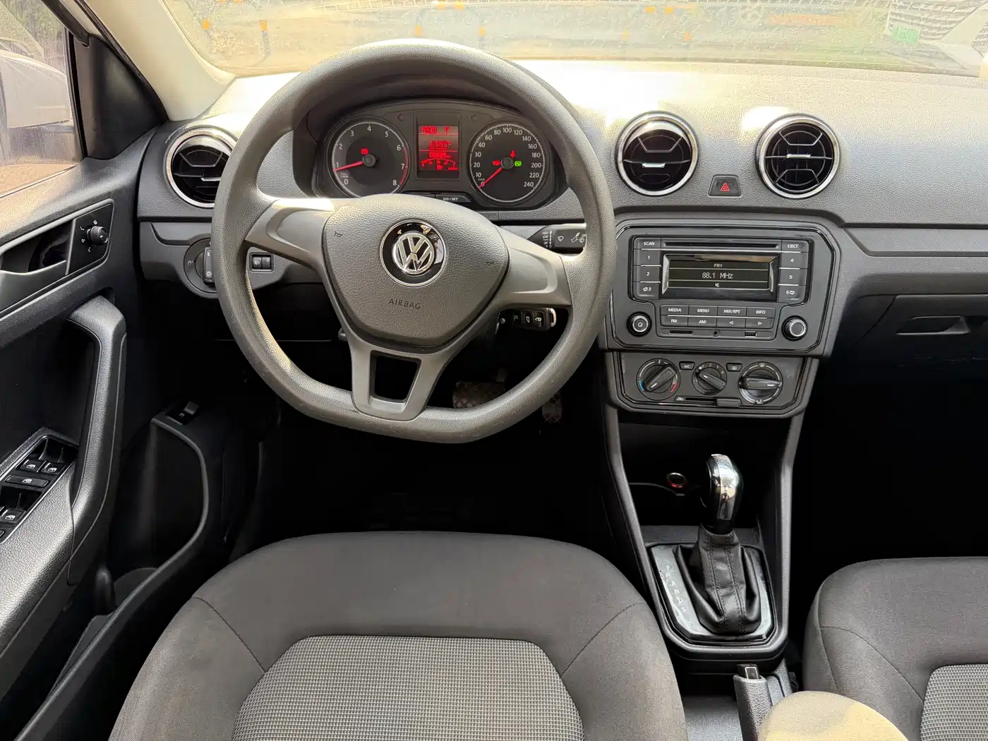 Volkswagen Jetta 2017 1.5L Automatic Fashion фото 8