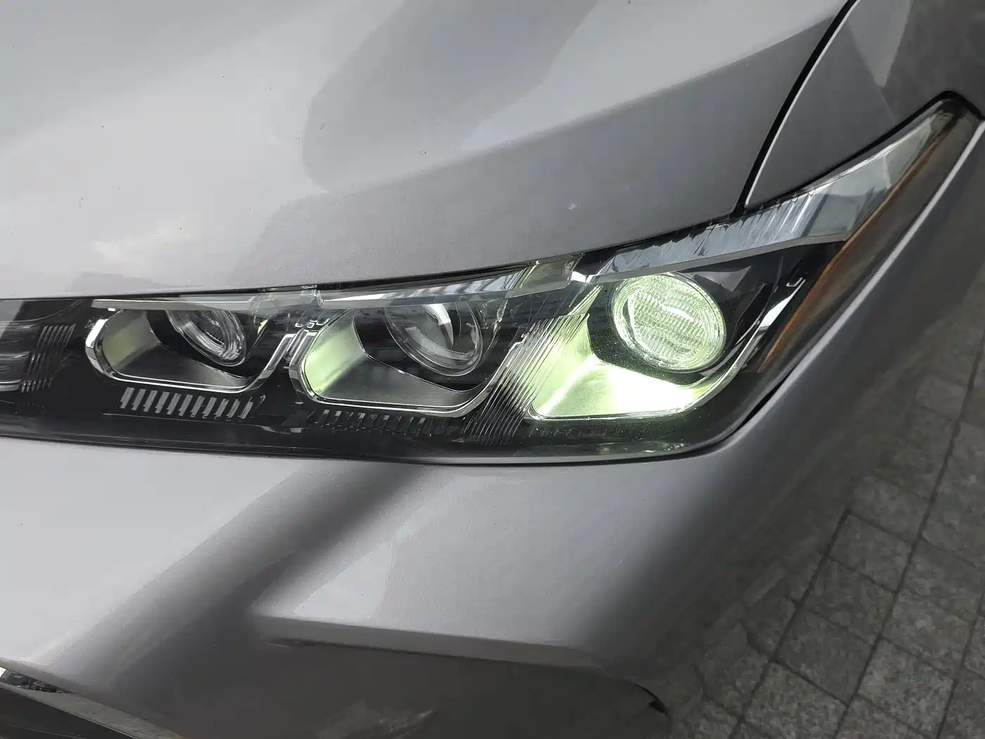 Toyota Avalon 2019 Hybrid 2.5L Luxury Edition China V фото 12