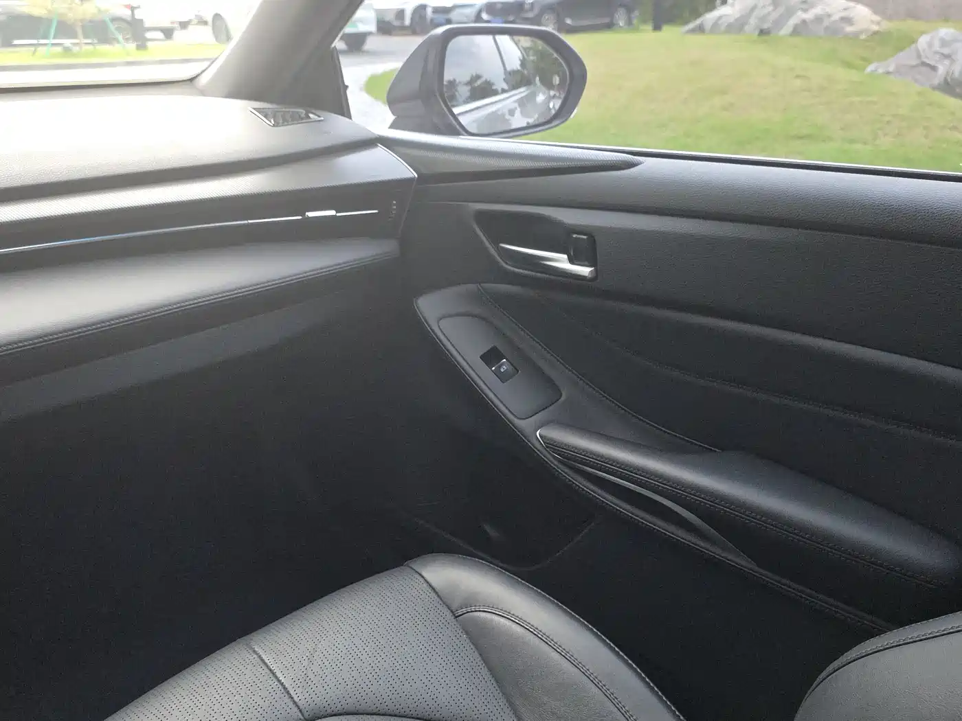 Toyota Avalon 2019 Hybrid 2.5L Luxury Edition China V фото 20
