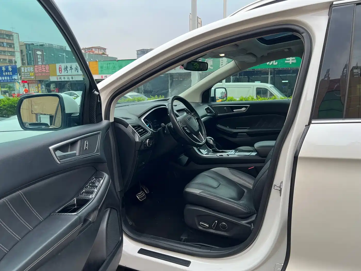 Фото 9 - Ford Edge