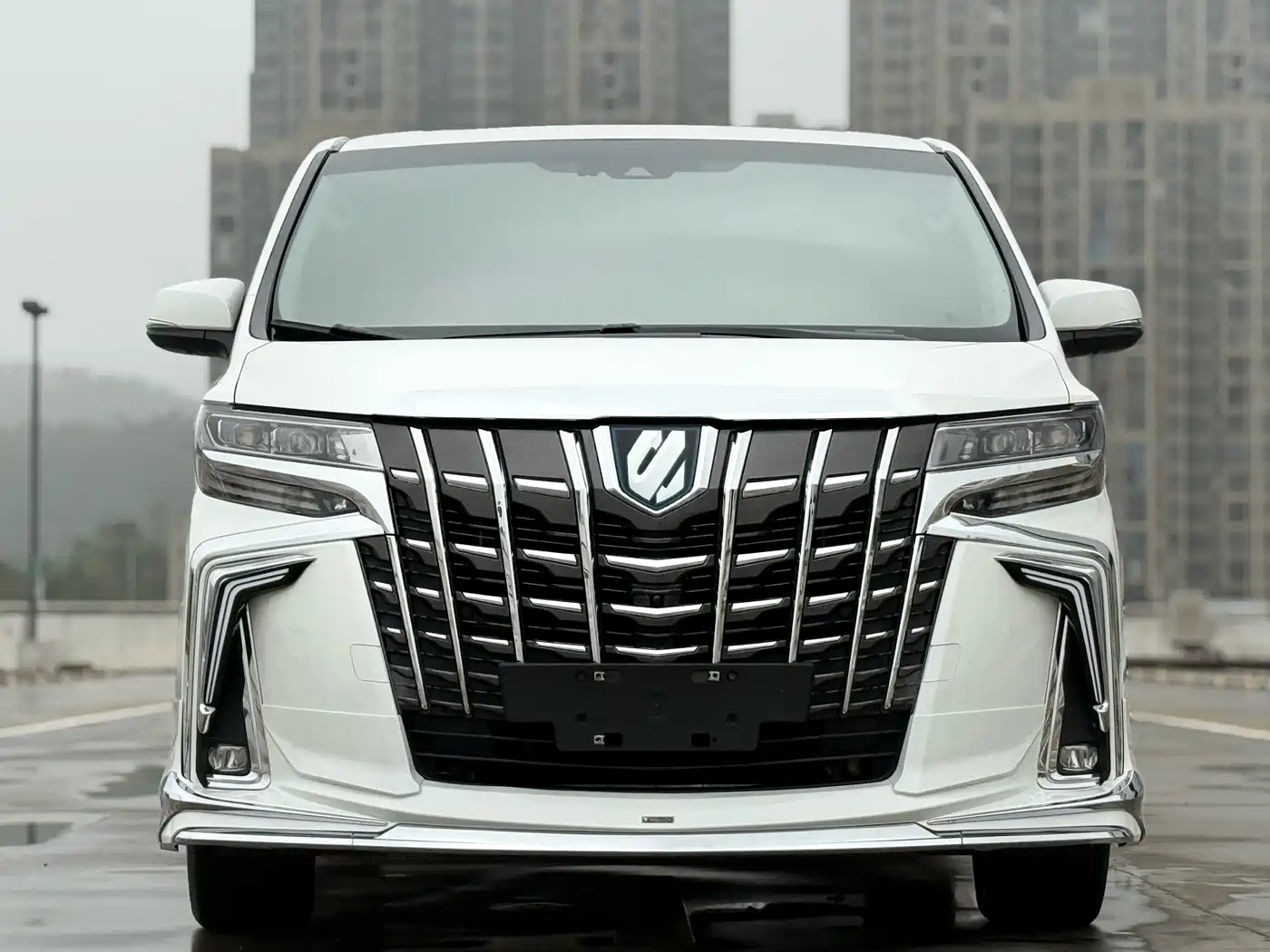 Toyota Alphard 2021 Hybrid 2.5L Premium фото 2