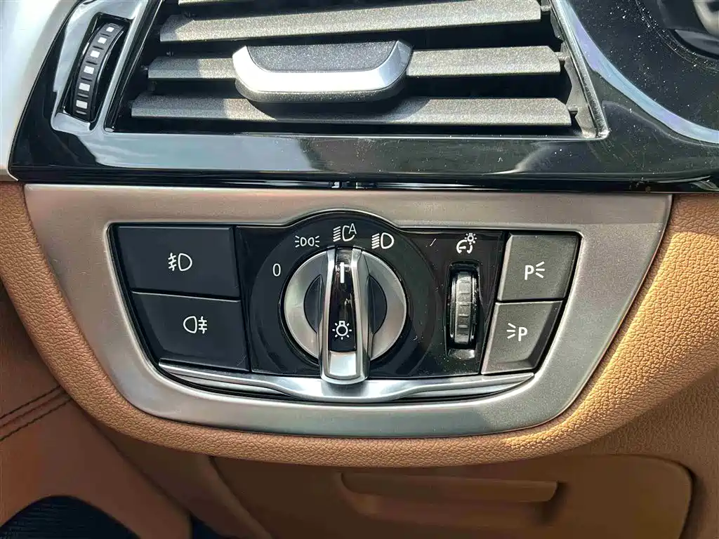 BMW 6 Series GT 2018 630i Luxury Design Package фото 25
