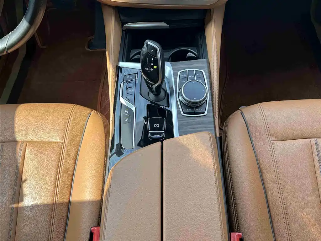 BMW 6 Series GT 2018 630i Luxury Design Package фото 21