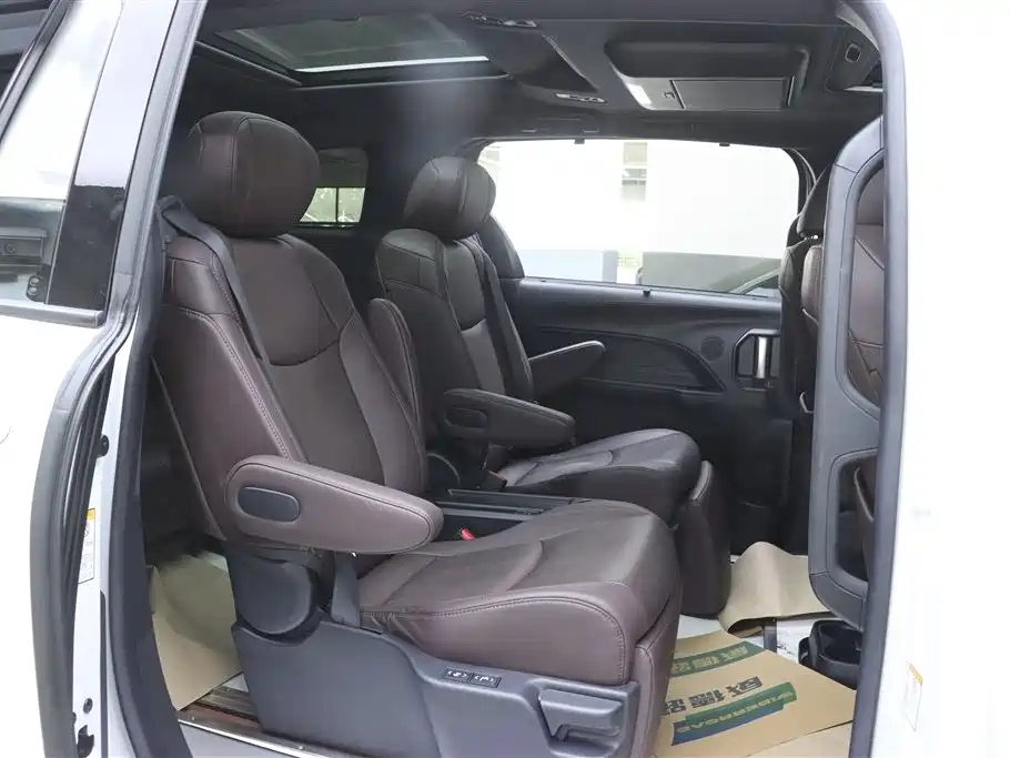 Toyota Sienna 2021 2.5L Hybrid Platinum Edition фото 15