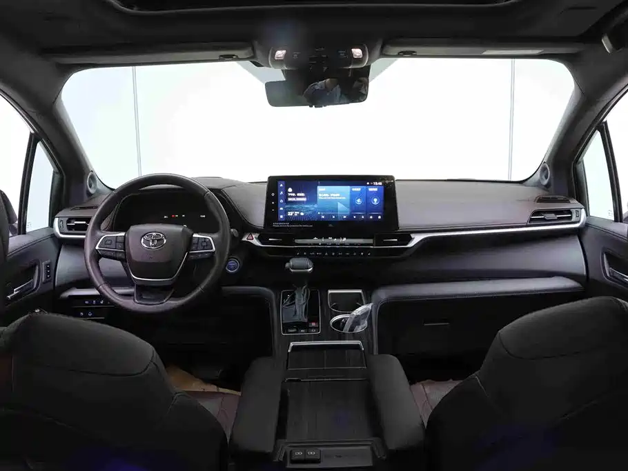 Toyota Sienna 2021 2.5L Hybrid Platinum Edition фото 22