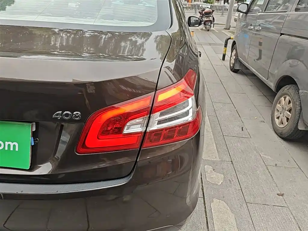 Peugeot 408 2014 1.8L Automatic Luxury Edition фото 8