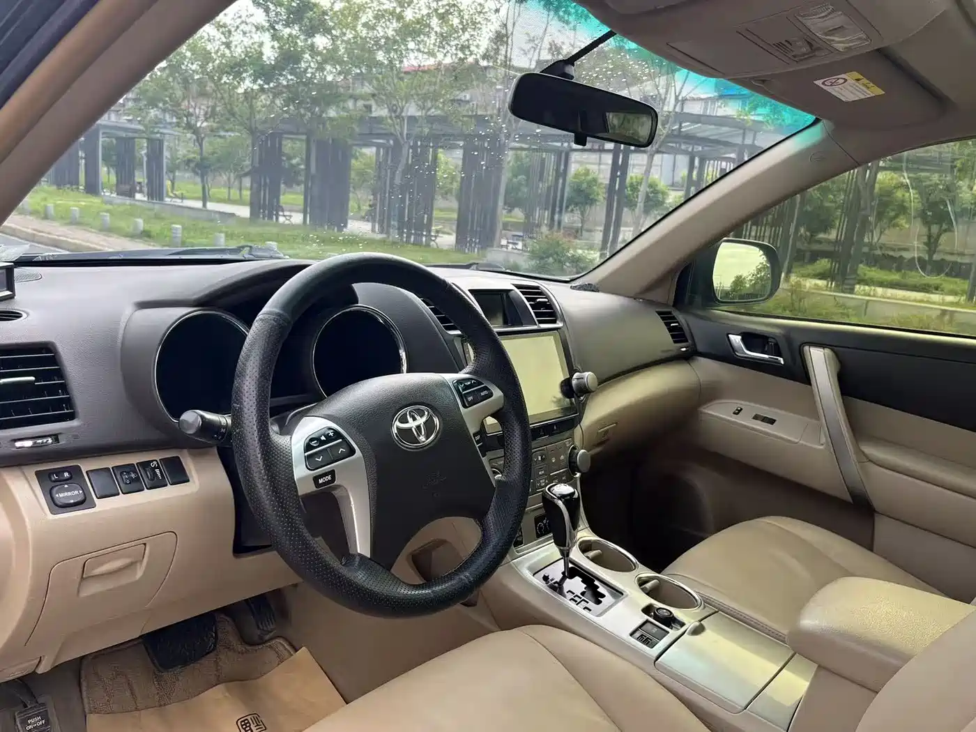 Toyota Highlander 2012 2.7L 2WD 7-Seater Luxury Edition фото 10