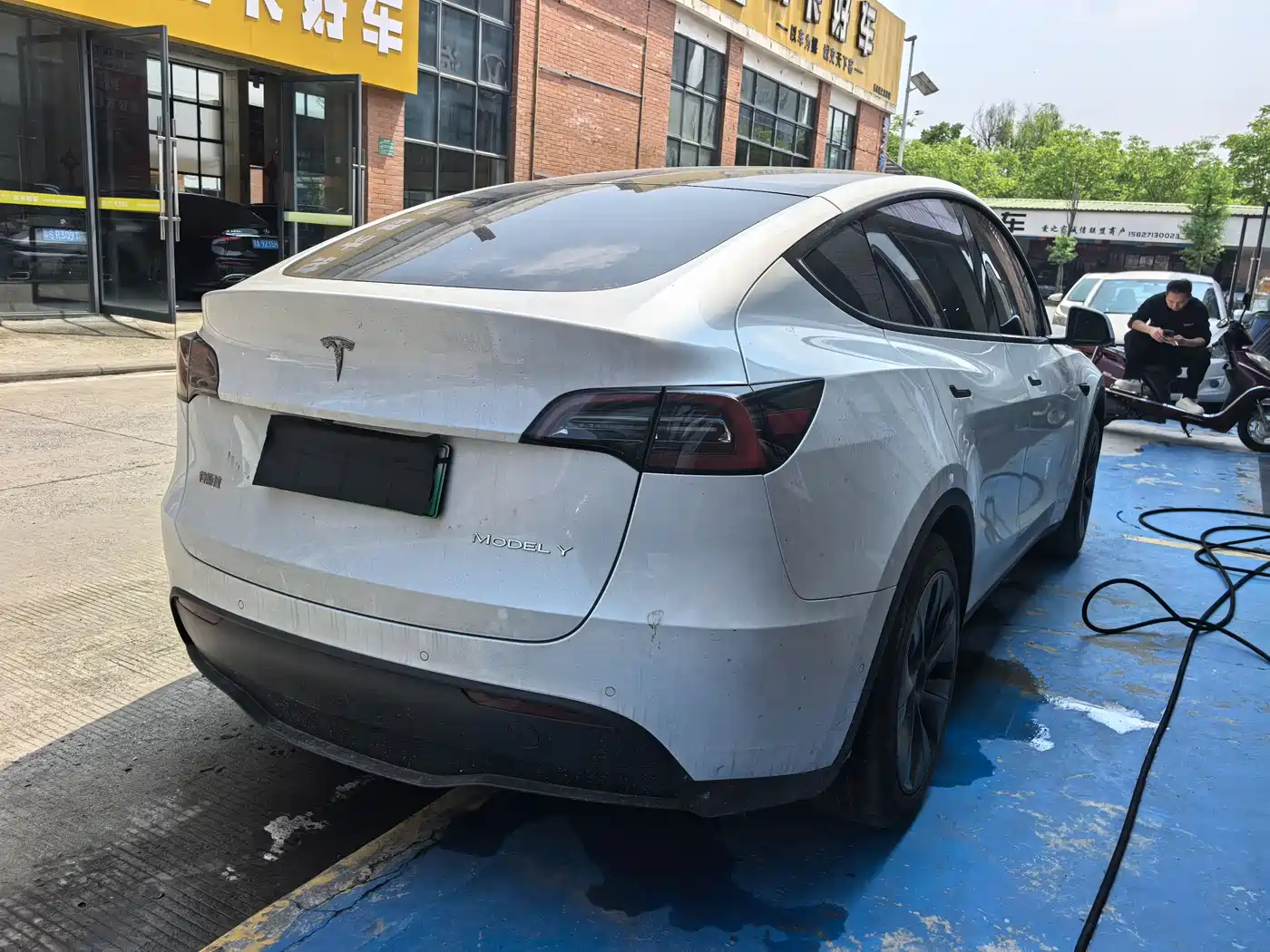 TESLA MODEL Y