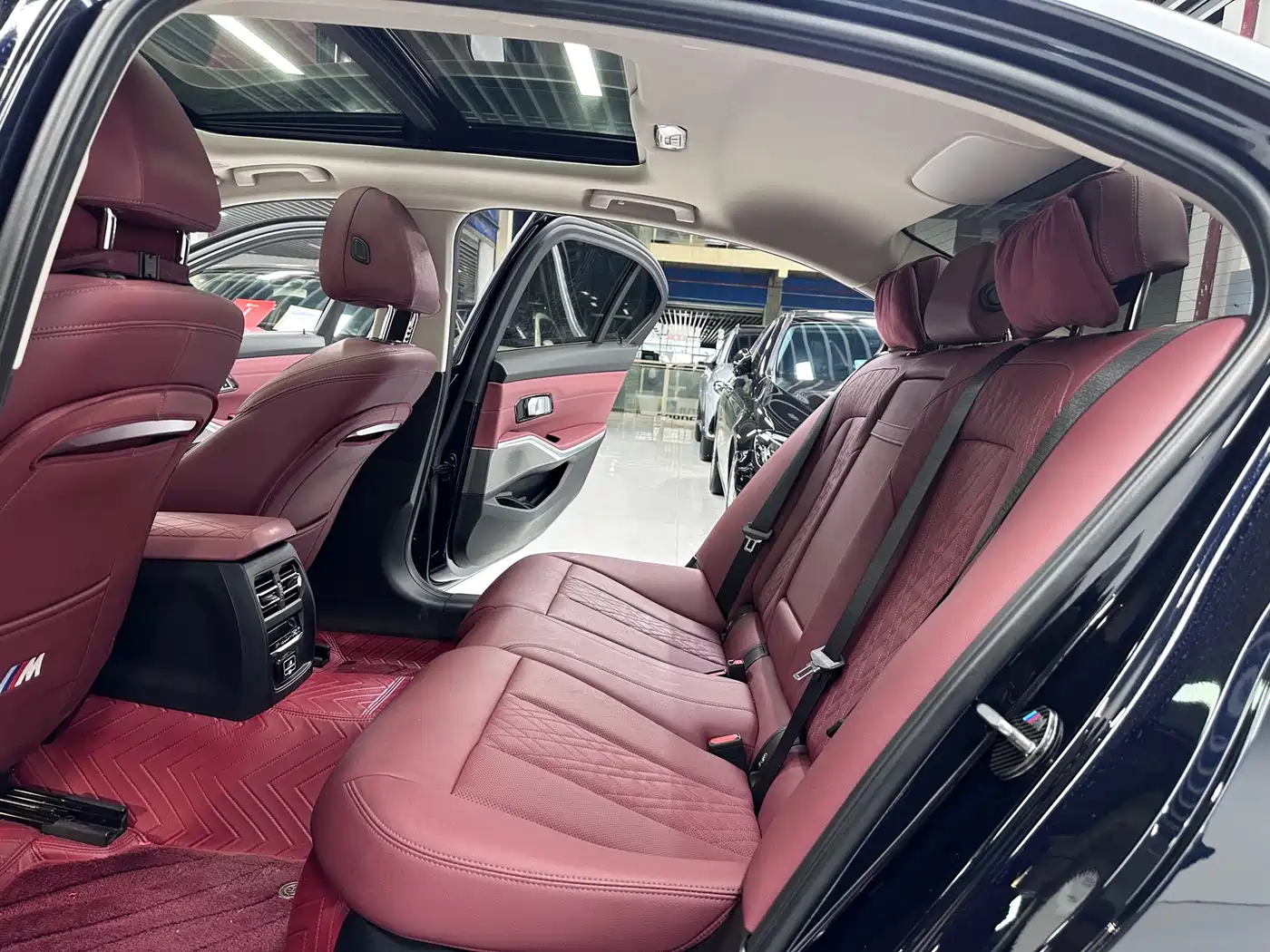 BMW 3 Series 2024 325Li M Sport Package фото 11