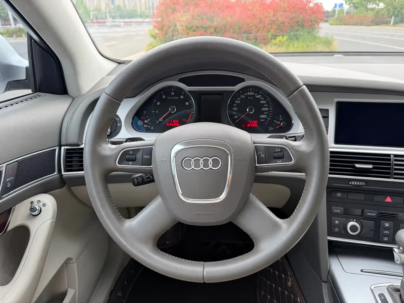 Audi A6L 2010 2.0 TFSI Automatic Standard фото 8
