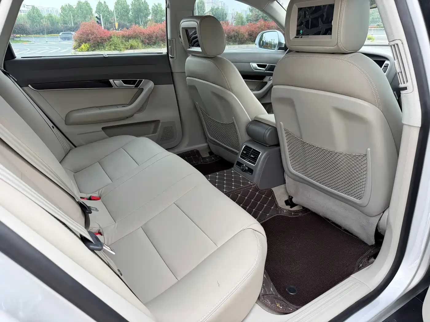 Audi A6L 2010 2.0 TFSI Automatic Standard фото 12