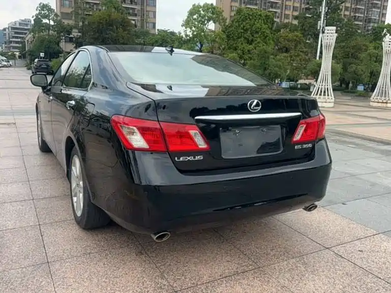 Фото 6 - Lexus ES