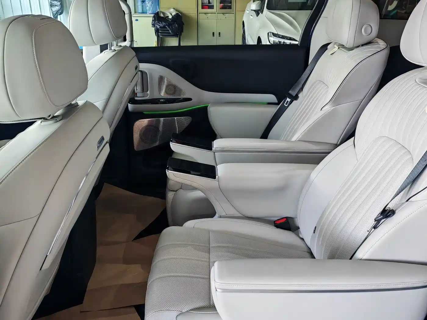 Voyah Auto Voyah Dreamer 2025 PHEV AWD Flagship Kunpeng Edition фото 14