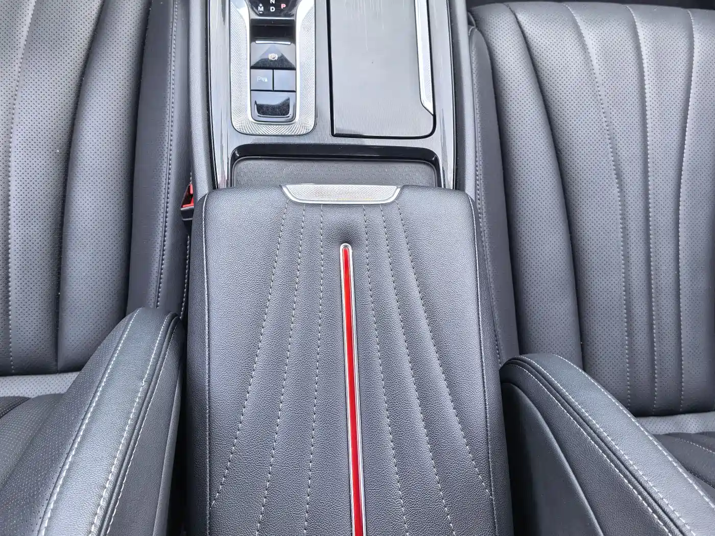 Hongqi H5 2024 1.5T DCT Smart Connect Flag Rhythm Edition фото 23