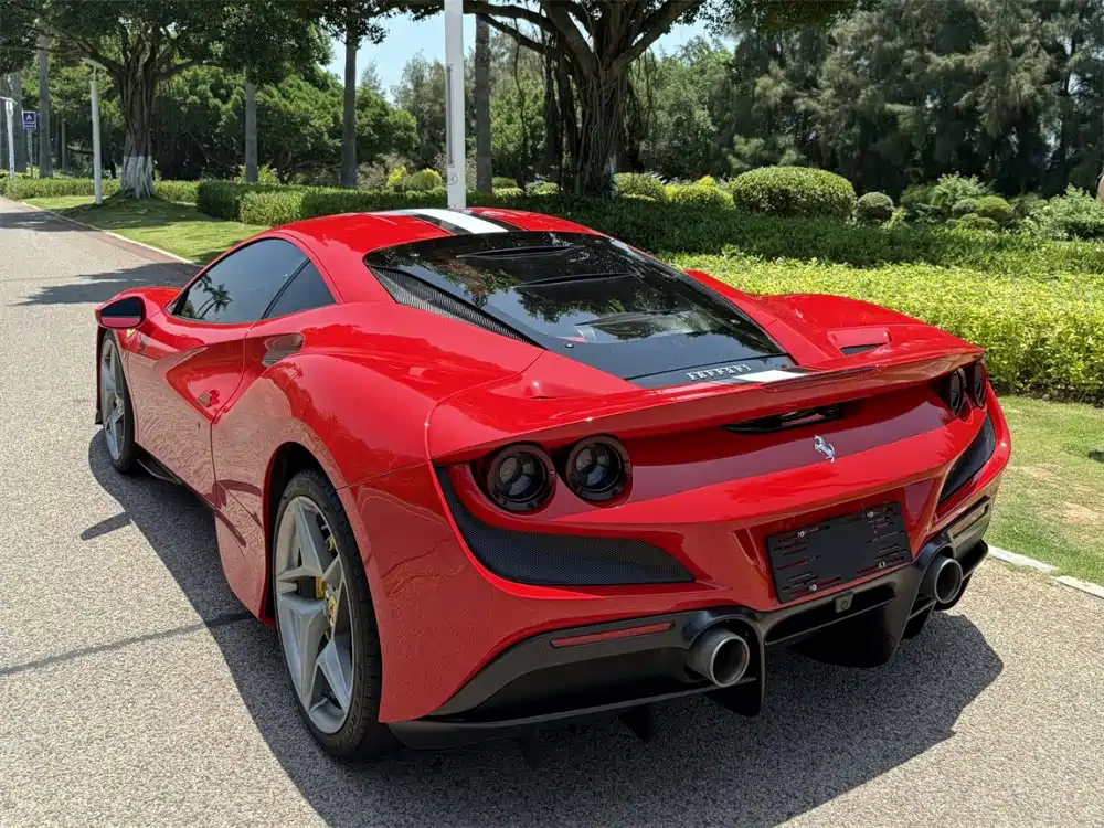 FERRARI F8