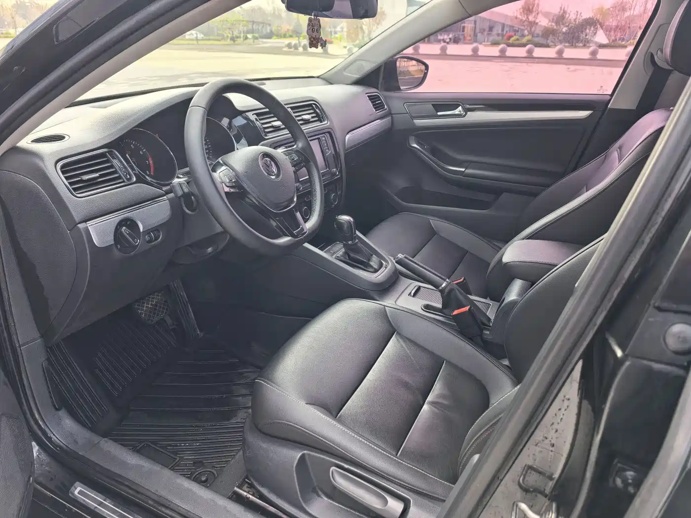 Volkswagen Sagitar 2018 280TSI DSG Spark Edition фото 5