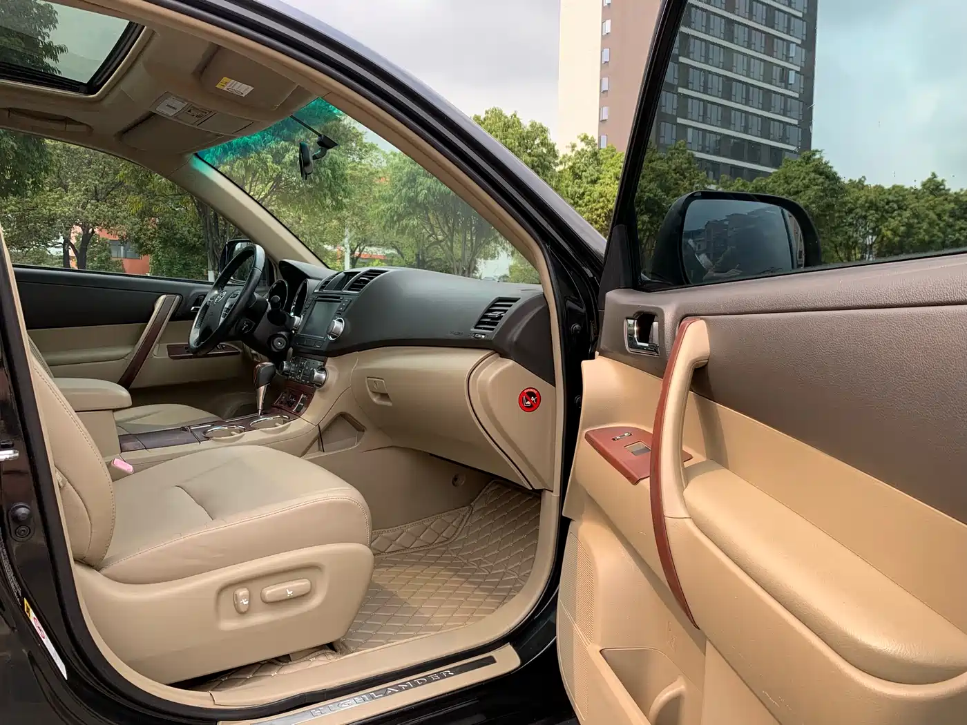 Toyota Highlander 2012 2.7L 2WD 7-Seater Luxury Edition фото 16