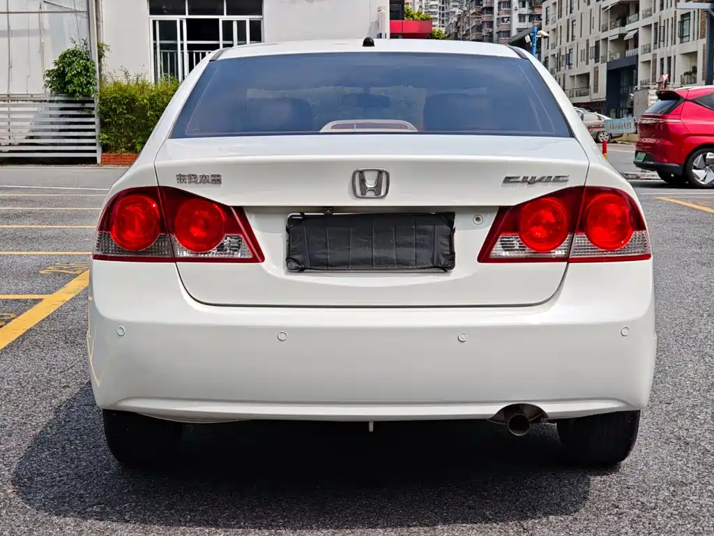 CIIMO CIIMO 2015 2015 1.8L Automatic Comfort Edition