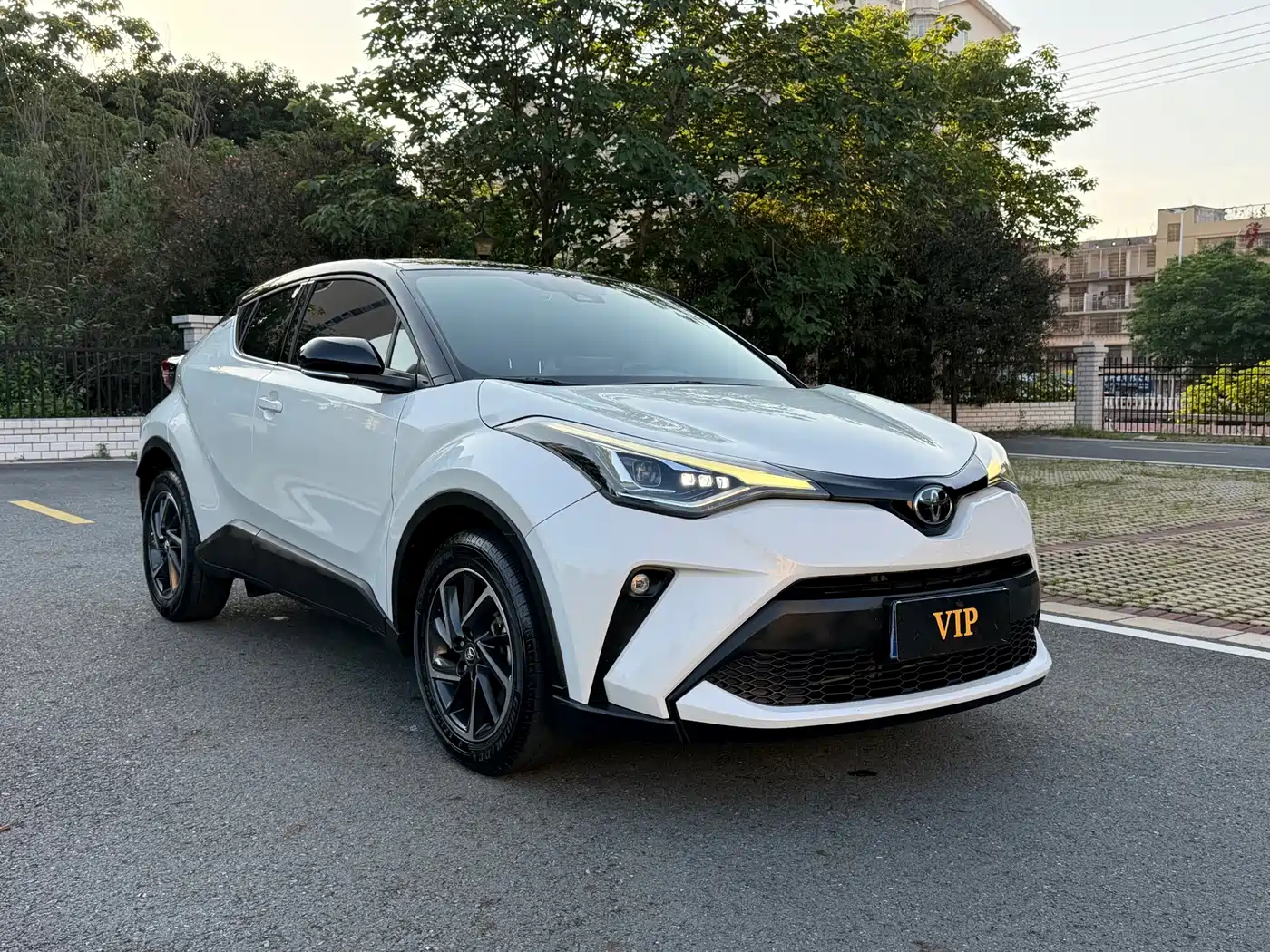 Toyota C-HR 2021 2.0L Luxury Edition фото 3