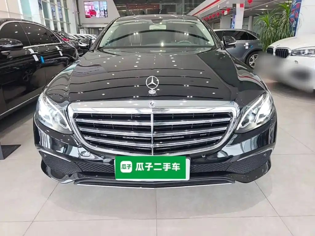 Фото 3 - Mercedes-Benz E-Class