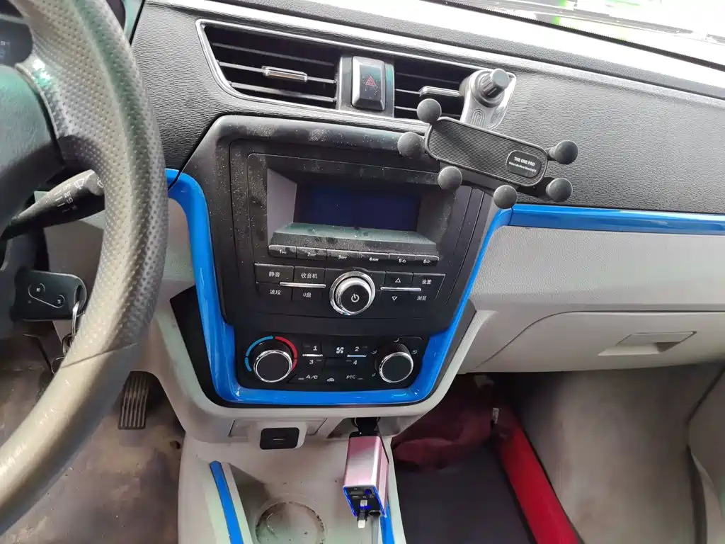 SRM Xinyuan Good Luck 2023 2023 Standard Passenger Van 6-Seater