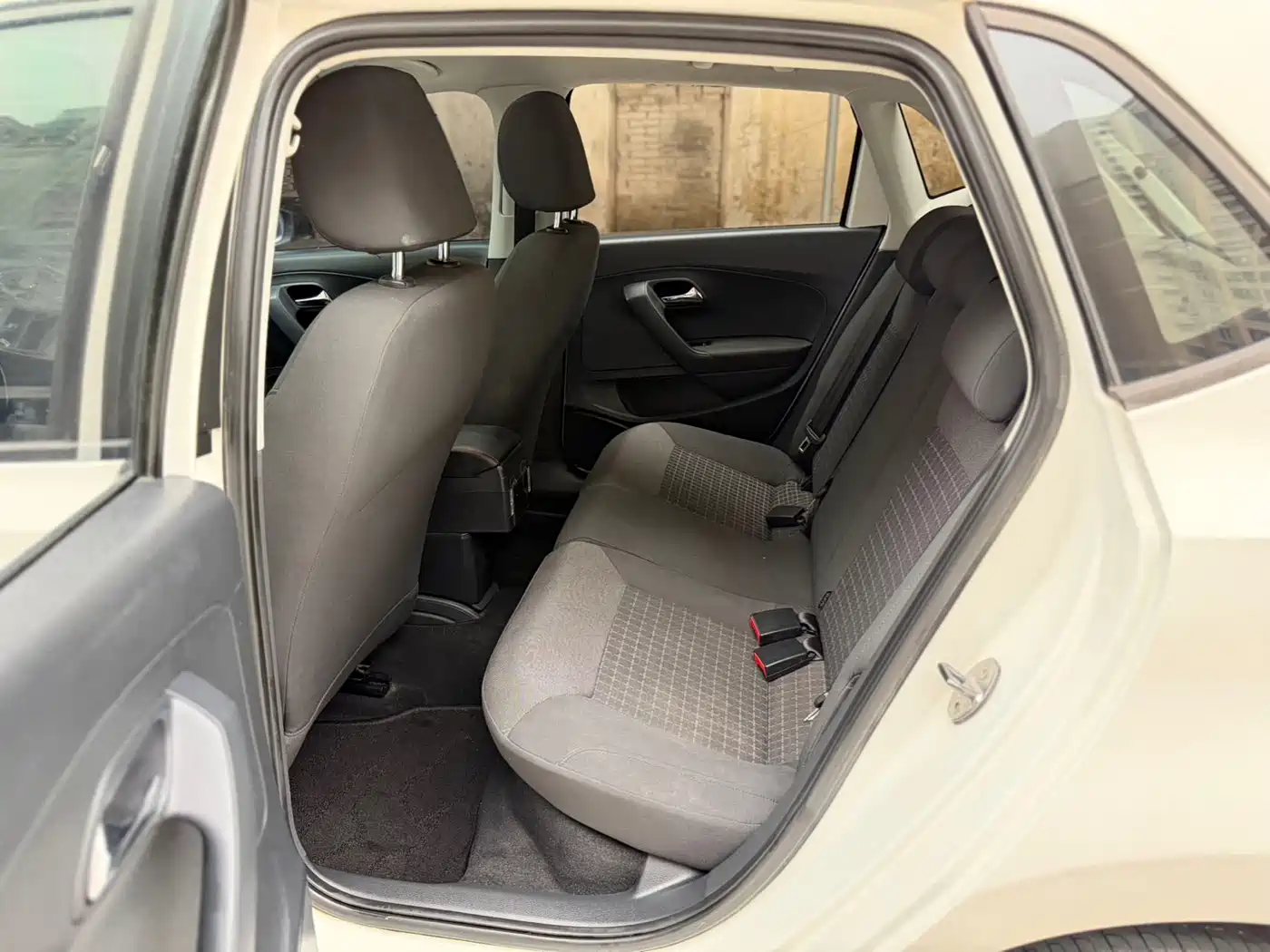 Volkswagen Polo 2016 1.6L Automatic Comfort фото 4
