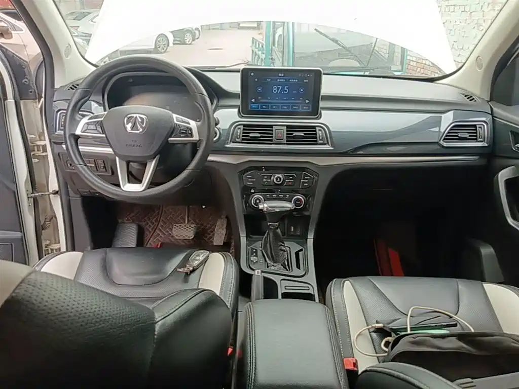 BAIC Weiwang BAW Weiwang M60 2019 2017 1.5T CVT King Edition