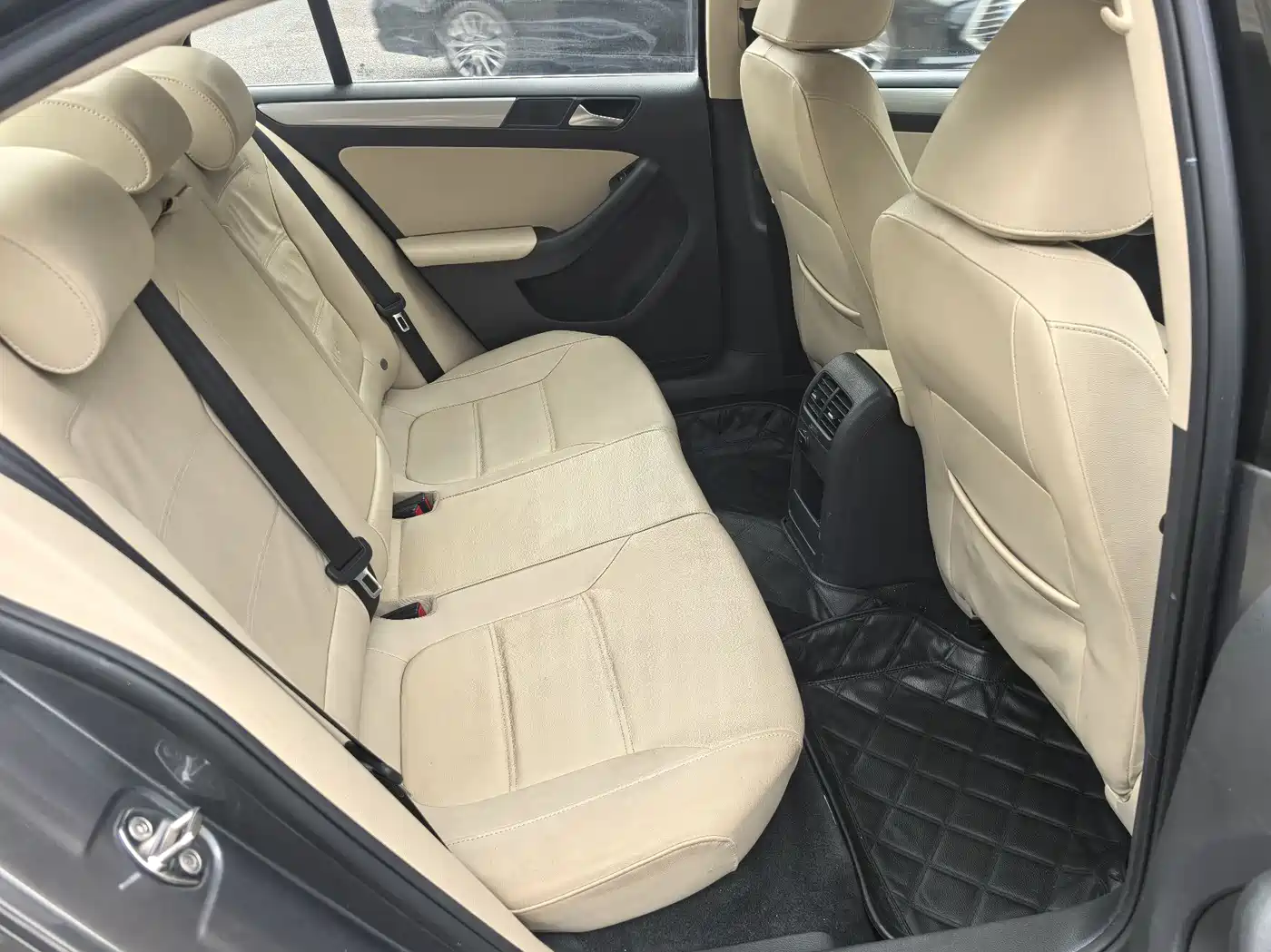 Volkswagen Sagitar 2014 Facelift 1.6L Automatic Comfort фото 10