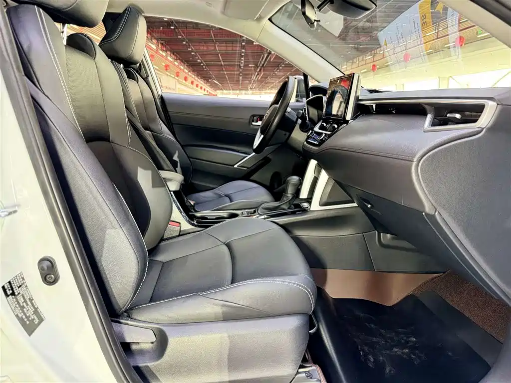 Toyota Frontlander 2022 2.0L CVT Luxury PLUS Edition фото 20
