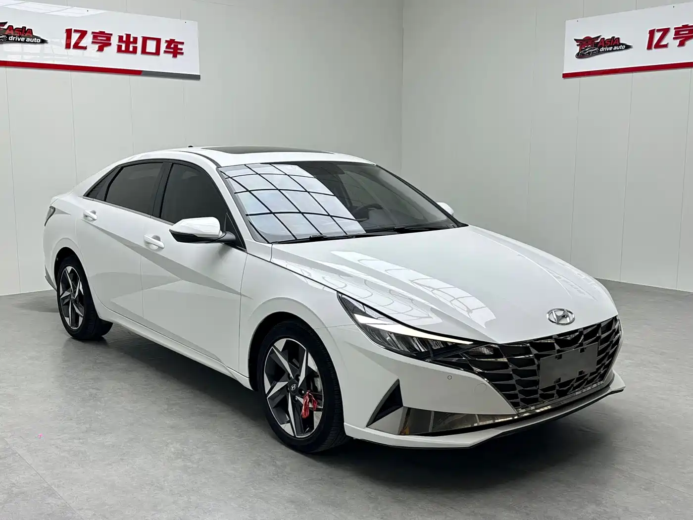 Hyundai Elantra 2023 1.5L CVT GLX Elite Edition фото 3