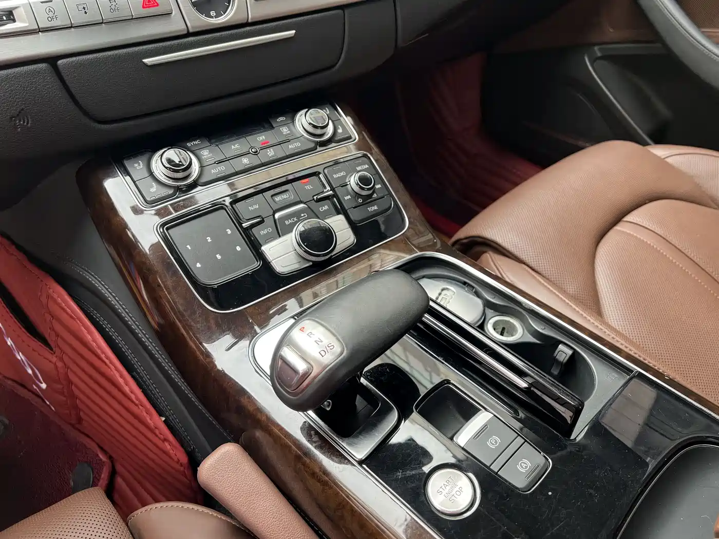 Audi A8 2014 A8L 45 TFSI quattro Luxury фото 12