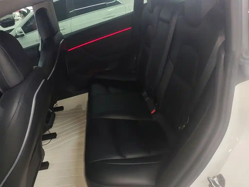 Фото 17 - Tesla Model 3