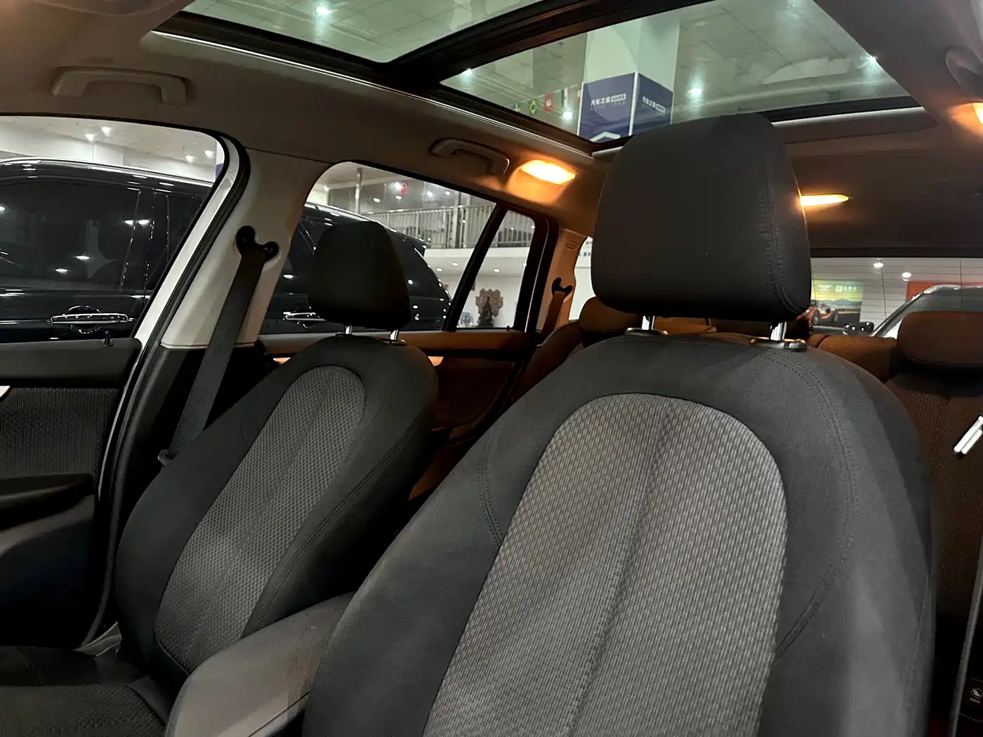 BMW 2 Series Gran Tourer 2015 218i Leading фото 18