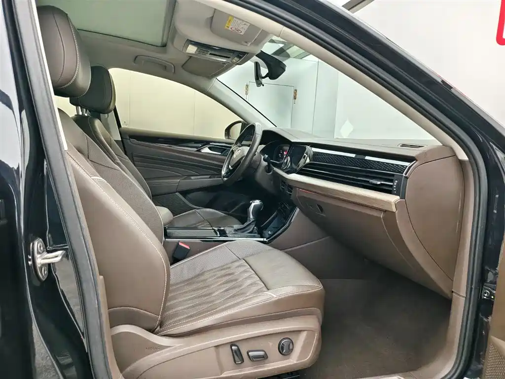 Volkswagen Passat 2020 330TSI Luxury Edition China VI фото 11