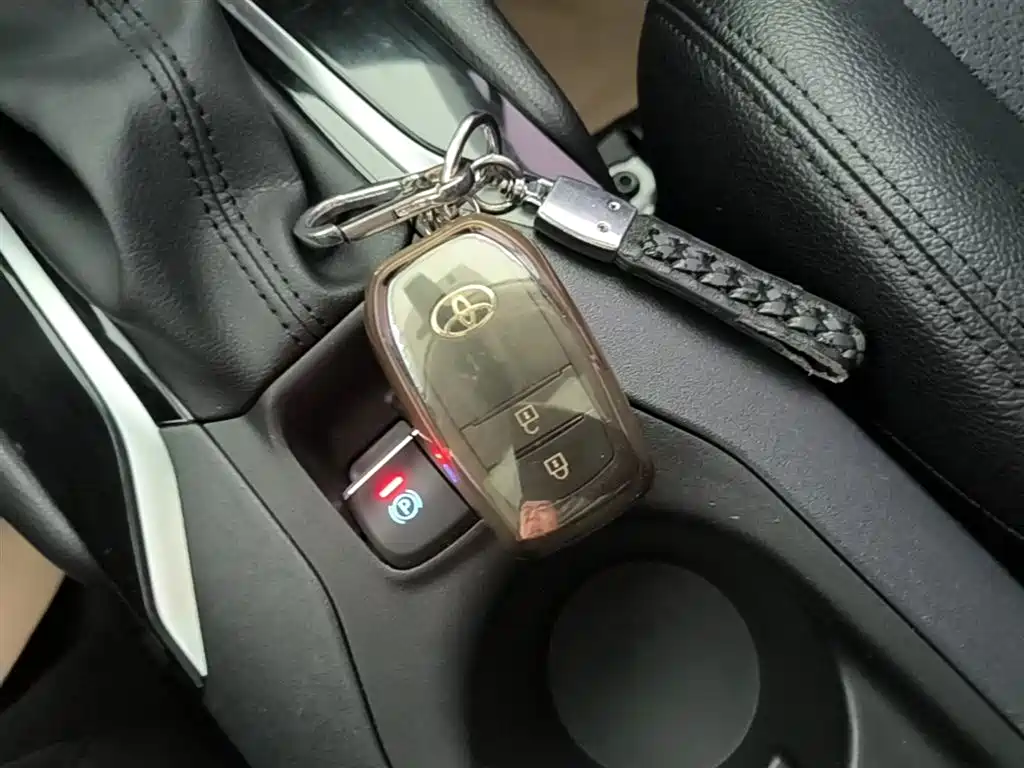 Toyota Frontlander 2022 2.0L CVT Leading Edition фото 9