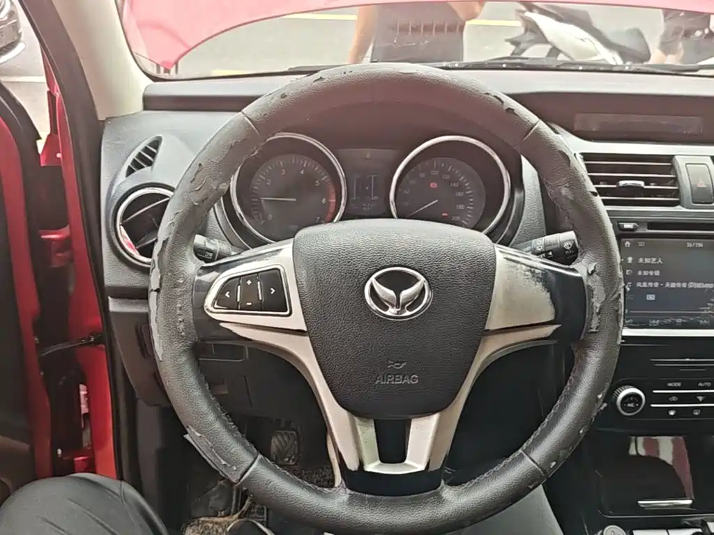 Фото 11 - BAIC Huansu S3