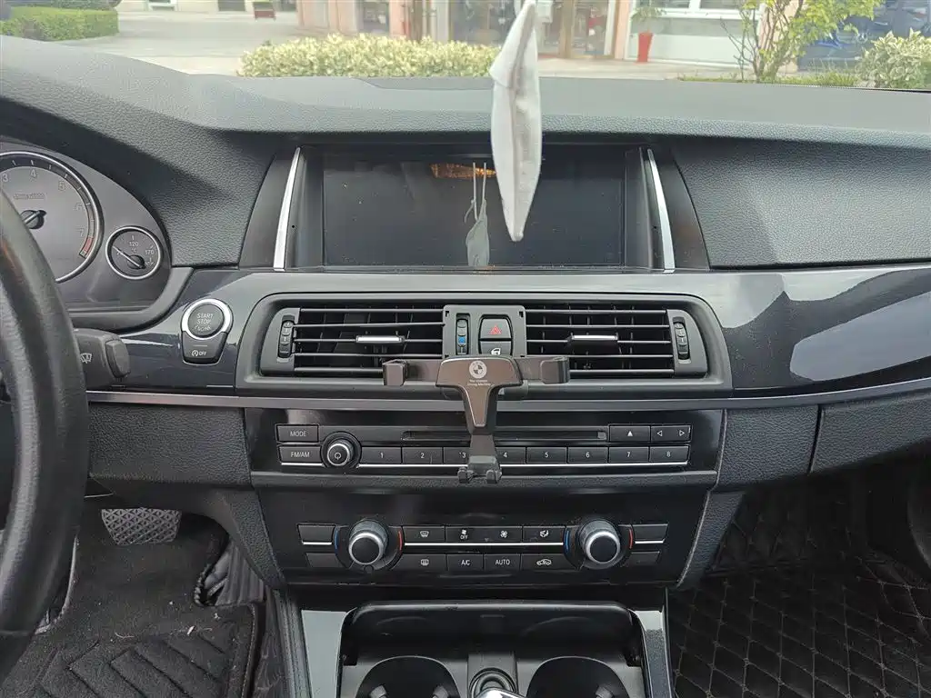 BMW 5 Series 2014 520Li Elegance фото 14