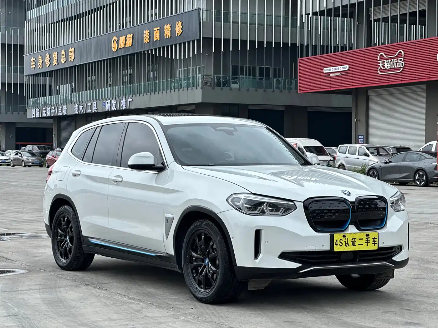 BMW iX3 2021 Leading фото 3