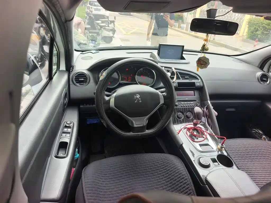 Peugeot 3008 2015 1.6THP Automatic Classic Edition фото 7