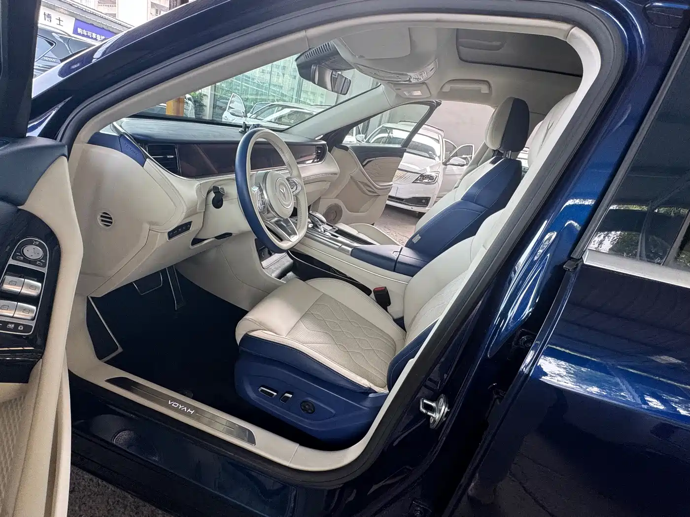 Voyah Free 2021 2021 AWD Standard Range Extender Exclusive Luxury Package
