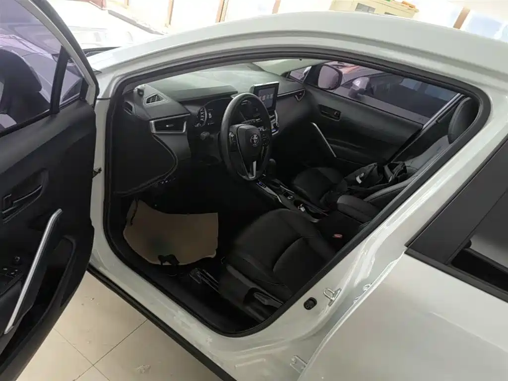 Toyota Frontlander 2022 2.0L CVT Leading Edition фото 16